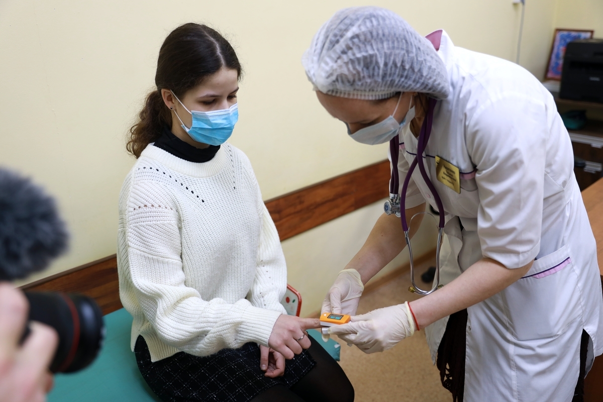 Директор департамента здравоохранения Алексей Сигидаев поддерживает вакцинацию детей от COVID-19 и привил своего ребёнка