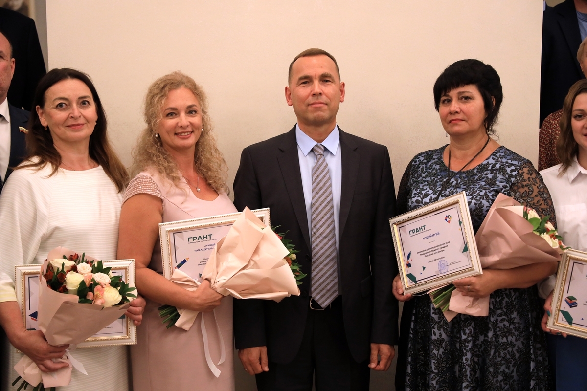 Вадим Шумков поздравил и поблагодарил за работу победителей конкурсов на гранты губернатора