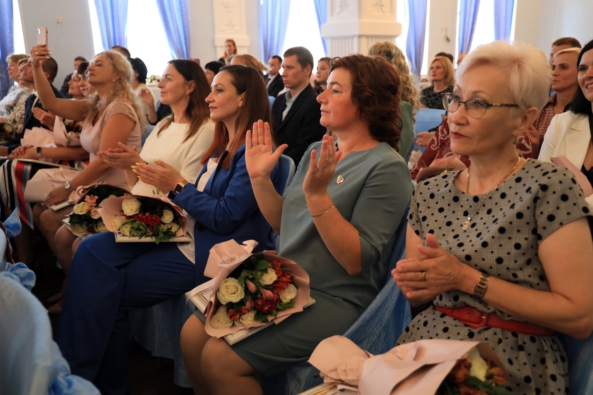 Вадим Шумков поздравил и поблагодарил за работу победителей конкурсов на гранты губернатора