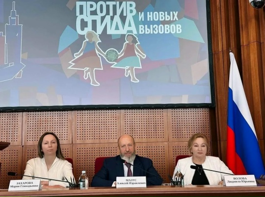 Главный врач центра профилактики и борьбы со СПИДом Оксана Александровна Сагайдак приняла участие в ежегодной итоговой Конференции по ВИЧ-инфекции в Уральском Федеральном округе.