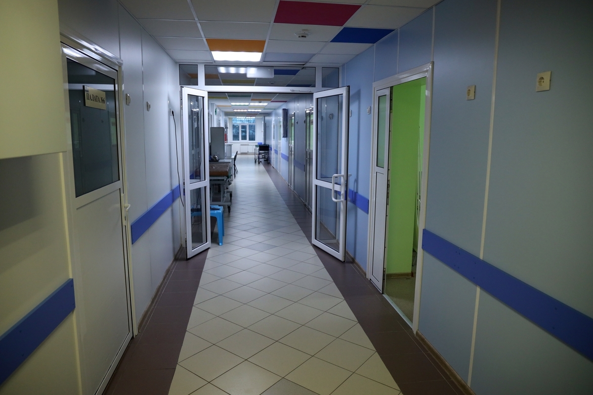 Губернатор Вадим Шумков сделал подарок на 50-летие детской больницы им. Красного Креста – в медучреждении отремонтируют операционное отделение