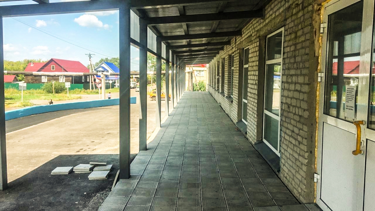 В Лебяжьевской больнице отремонтировали первый этаж поликлиники и установили новый флюорограф