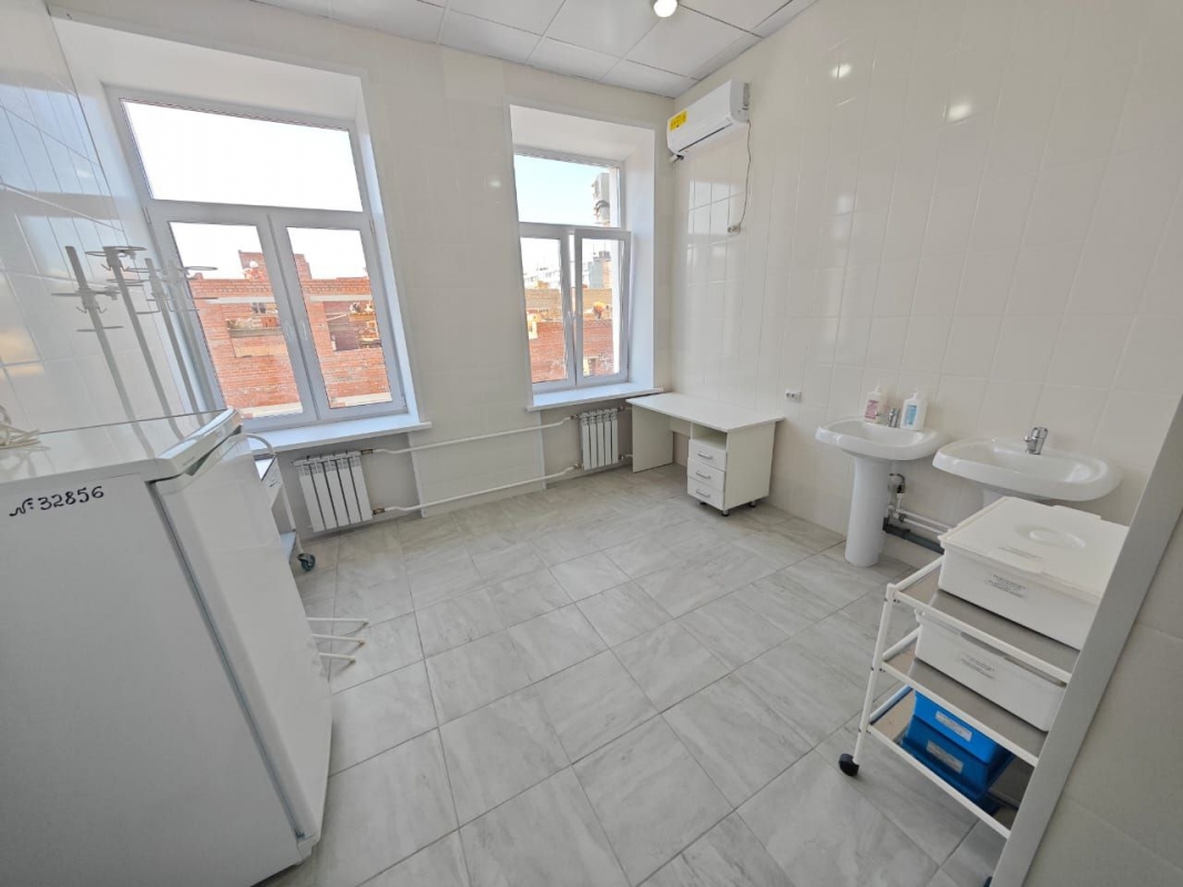 Губернатор Вадим Шумков оценил ремонт отделений Курганской областной клинической больницы и поставил задачи по её дальнейшему обновлению