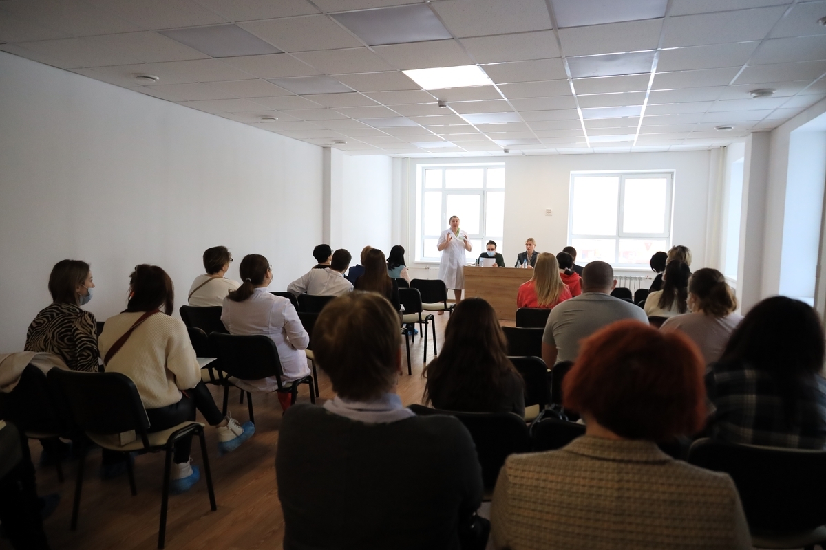 Заместитель главы региона по социальной политике Наталья Кирилова встретилась с родителями детей с ОВЗ