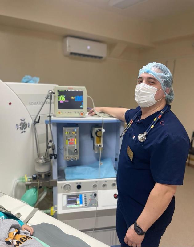 Коллектив Курганской областной детской клинической больницы имени Красного Креста пополнился сразу двумя врачами-анестезиологами-реаниматологами.