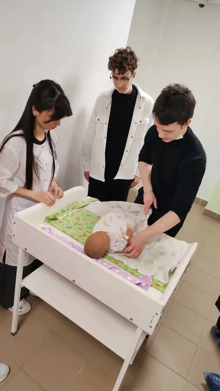 Специалисты Курганской детской поликлиники совместно с Курганским базовым медицинским колледжем провели  «День открытых дверей»