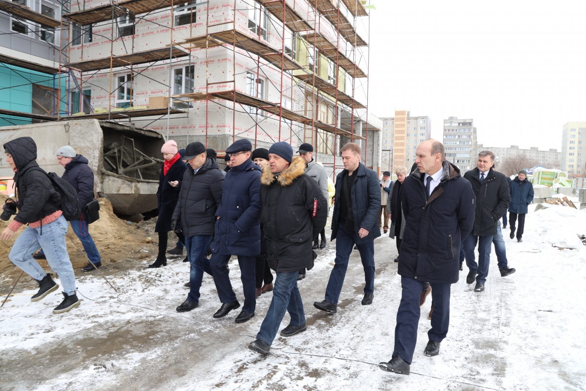 Полпред Владимир Якушев вместе с губернатором Вадимом Шумковым оценил ход строительства социальных объектов в Кургане