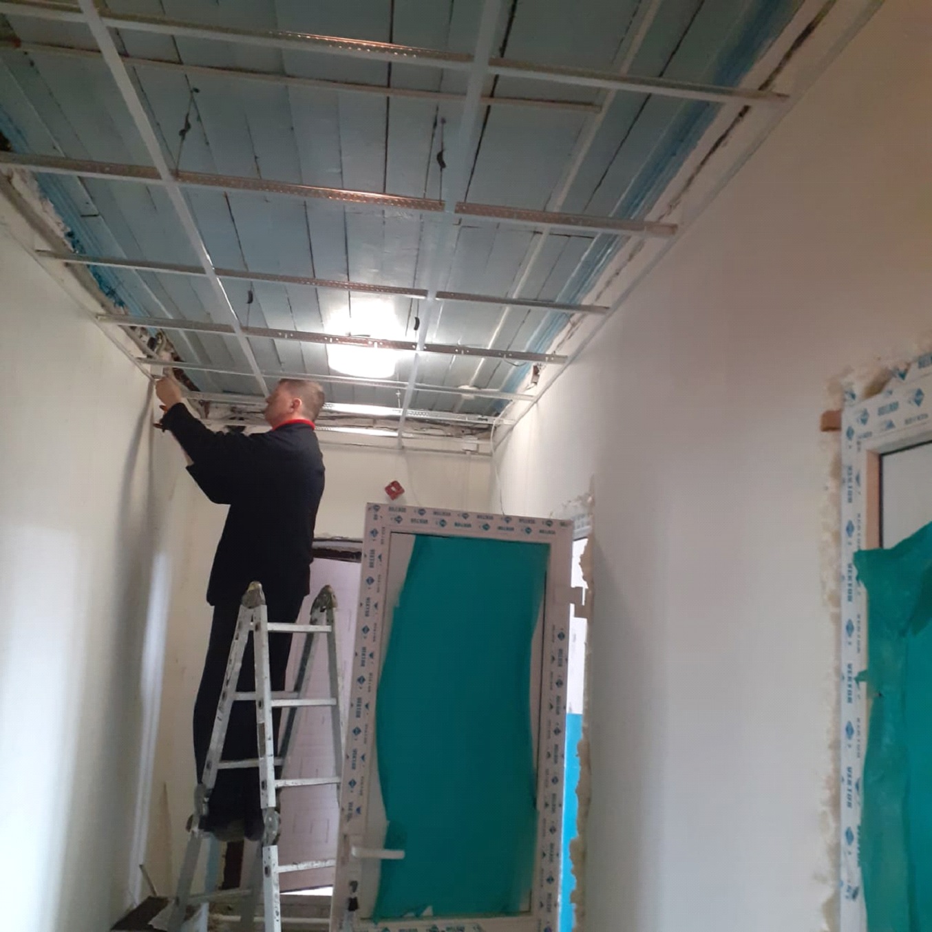 Продолжается капитальный ремонт фельдшерско - акушерского пункта в селе Вилкино Юргамышского муниципального округа