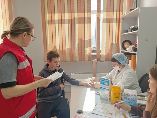 В преддверии Всемирного дня борьбы с туберкулёзом сотрудники регионального отделения Российского Красного Креста провели беседу со студентами Курганского технологического колледжа. ﻿