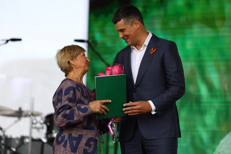 Церемония чествования наших земляков прошла сегодня на Троицкой площади в Кургане