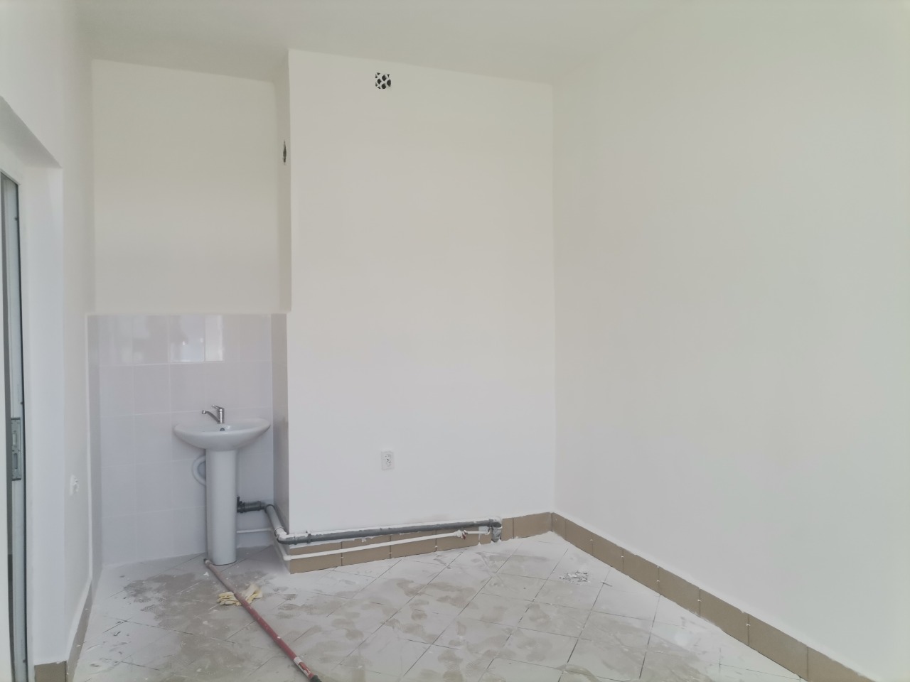 Модернизация первичного звена: в Сафакулевской центральной районной больнице продолжают капитальный ремонт