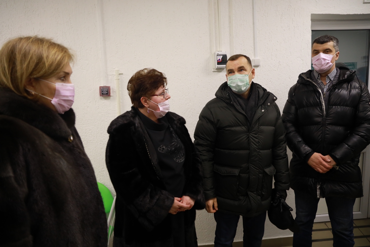 Губернатор Вадим Шумков дал поручения отремонтировать детсады в Половинном и школу в Сумках и продолжить ремонт больницы