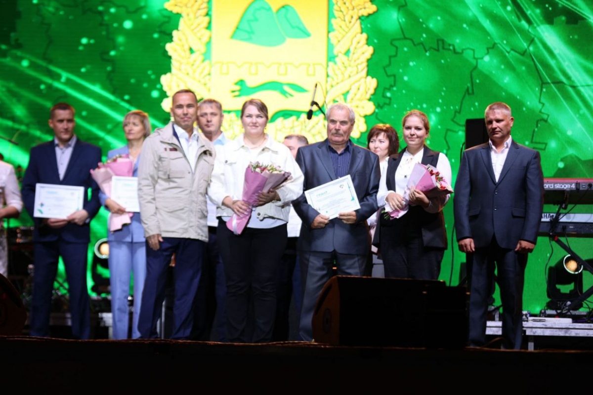 В День города глава региона Вадим Шумков вручил награды победителям конкурсов на гранты губернатора Курганской области