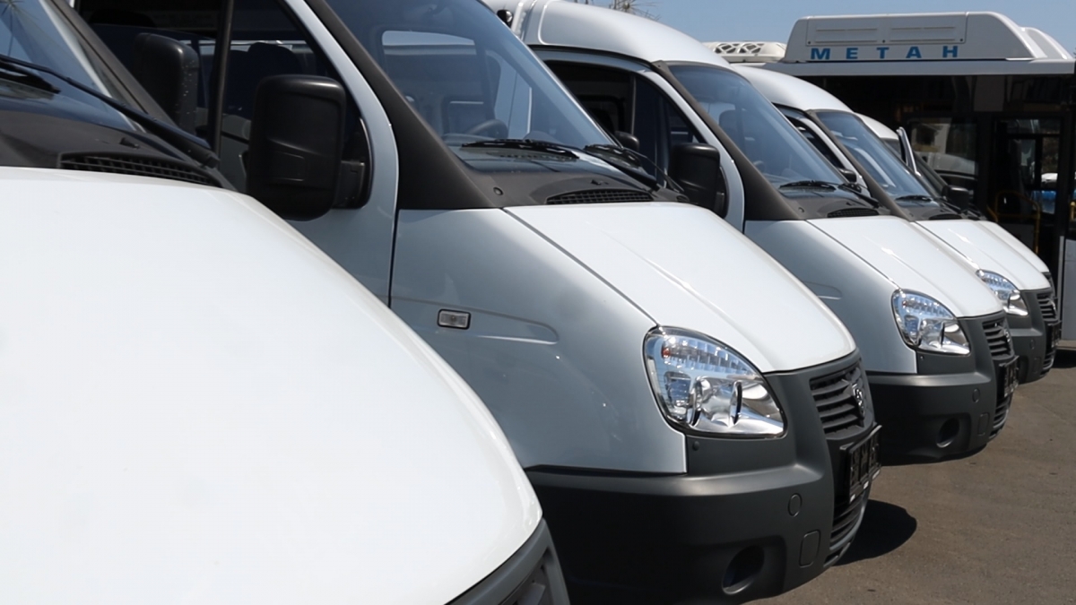 Губернатор Вадим Шумков вручил ключи от машин неотложной помощи