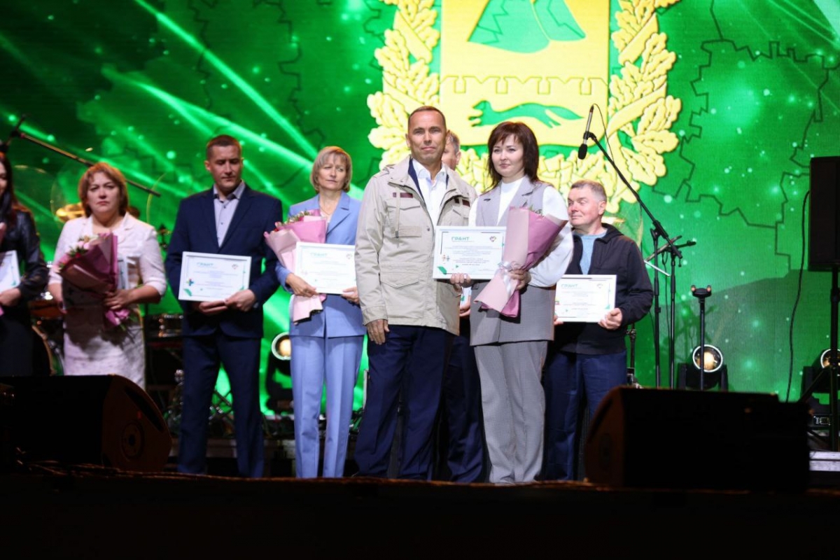 В День города глава региона Вадим Шумков вручил награды победителям конкурсов на гранты губернатора Курганской области