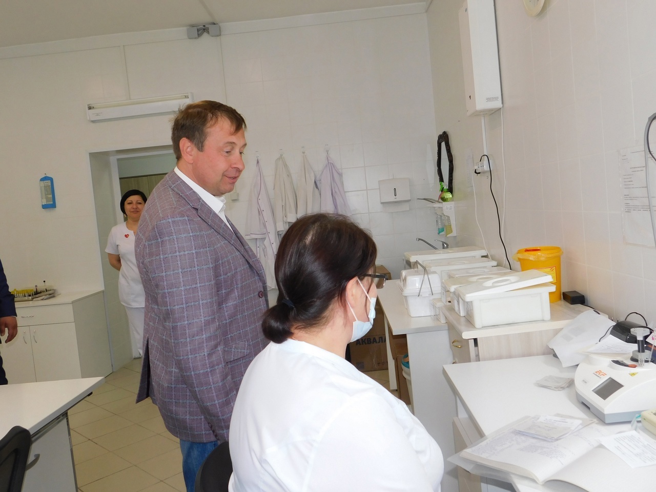 Заместитель председателя комитета Курганской областной Думы по бюджету, финансовой и налоговой политике Максим Харлов познакомился с ходом капитального ремонта в Каргапольской больнице