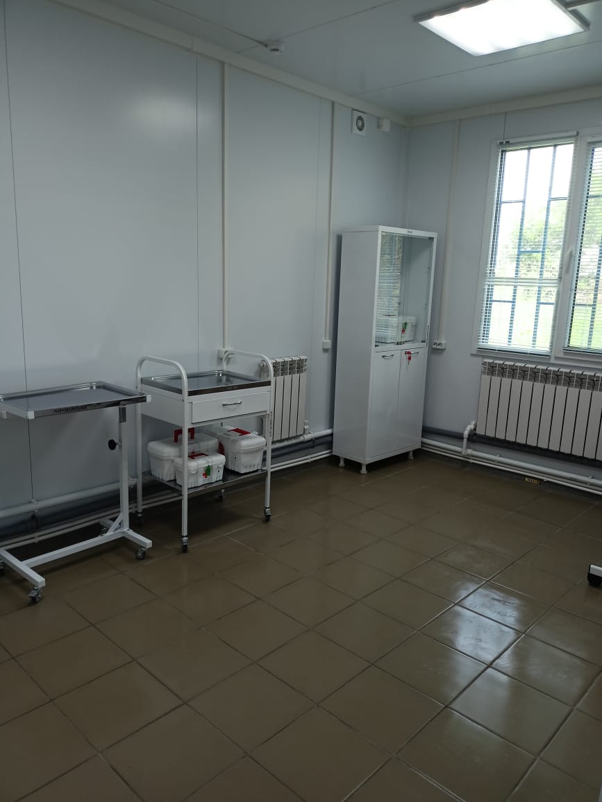 Модернизация здравоохранения первичного звена здравоохранения: в селе Новое Ильинское Петуховского муниципального округа завершились работы по установке фельдшерско – акушерского пункта