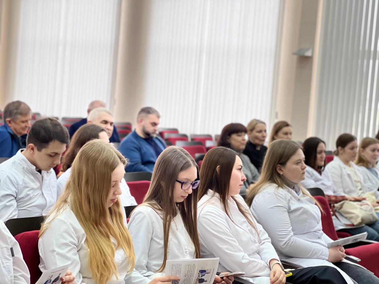 12 марта на базе Курганской областной клинической больницы состоялась встреча представителей Департамента здравоохранения Курганской области и медицинских организаций со студентами целевиками Тюменского медицинского университета