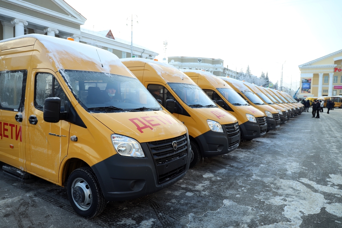 В канун Нового года образовательные и медицинские учреждения Курганской области получили новый транспорт