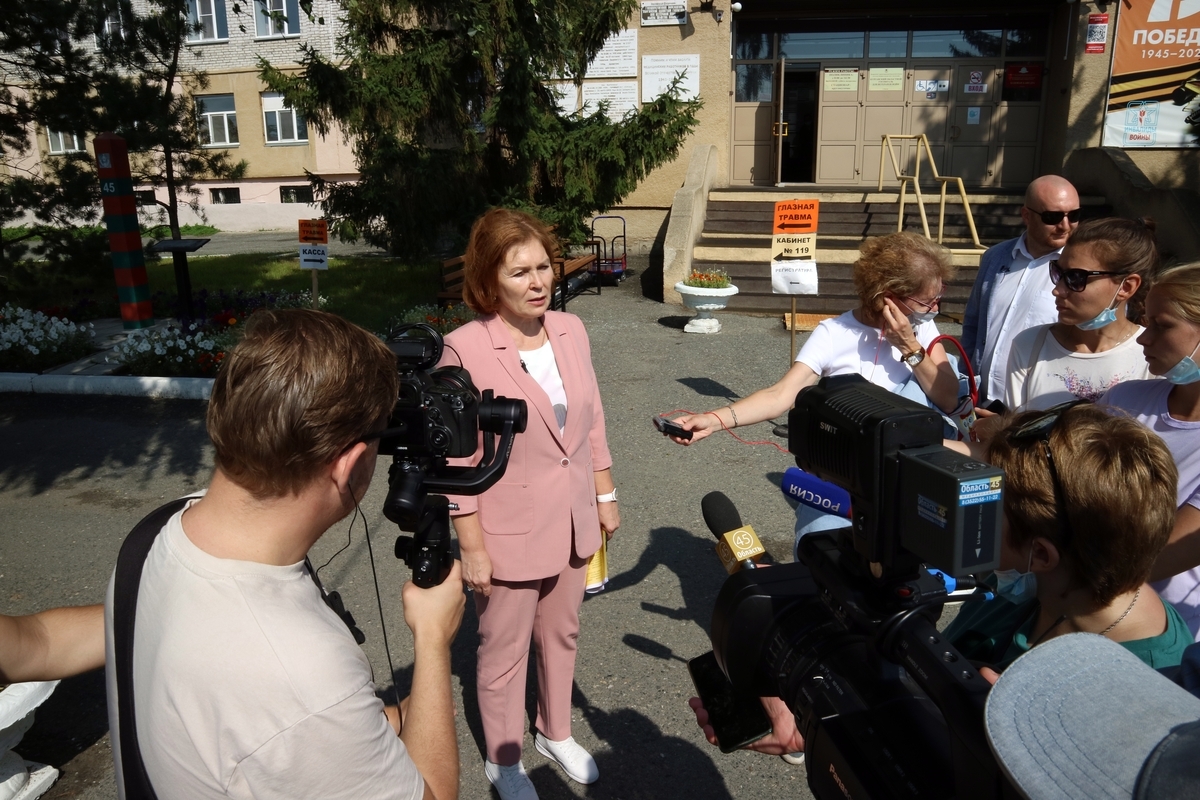 Лариса Кокорина рассказала о строительстве, ремонте, новом оборудовании и кадрах для больниц Курганской области