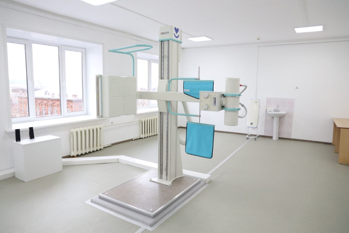 Полпред Владимир Якушев и губернатор Вадим Шумков оценили ремонт здания поликлиники Шадринска