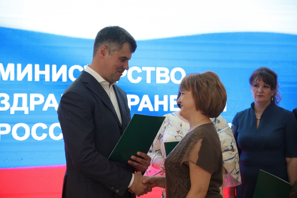 Медицинских работников Курганской области поздравили с профессиональным праздником