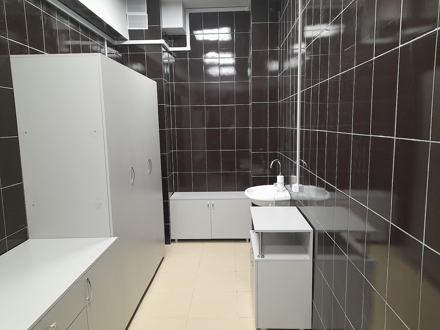 В Лебяжьевской центральной районной больнице завершили ремонт 2 и 4 этажа поликлиники