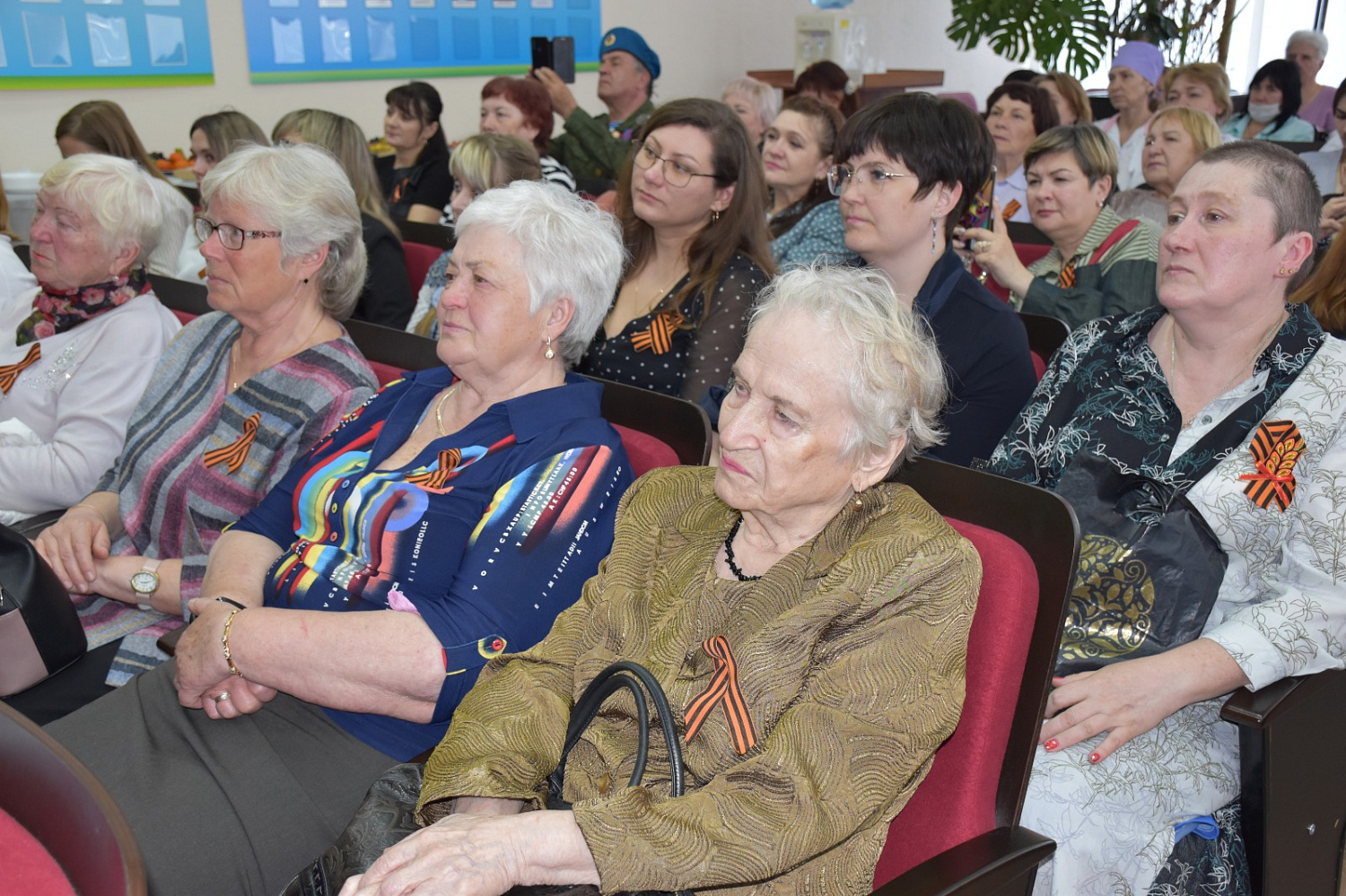 Сегодня, 7 мая в преддверии празднования юбилея Великой Победы в Курганской областной клинической больнице прошел торжественный концерт, посвященный знаменательной дате — 80-летию окончания Великой Отечественной войны