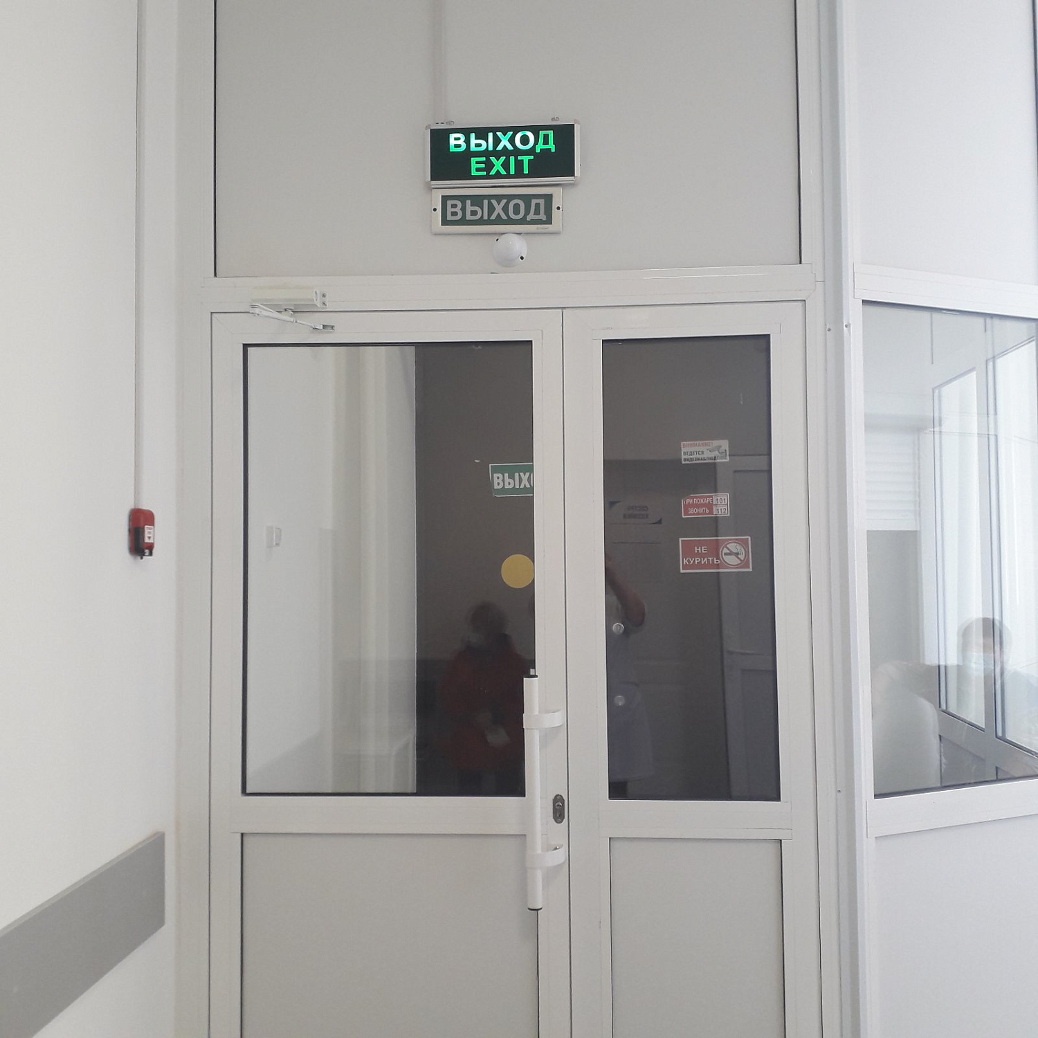 Завершен ремонт в двух отделениях Курганской поликлиники №2 