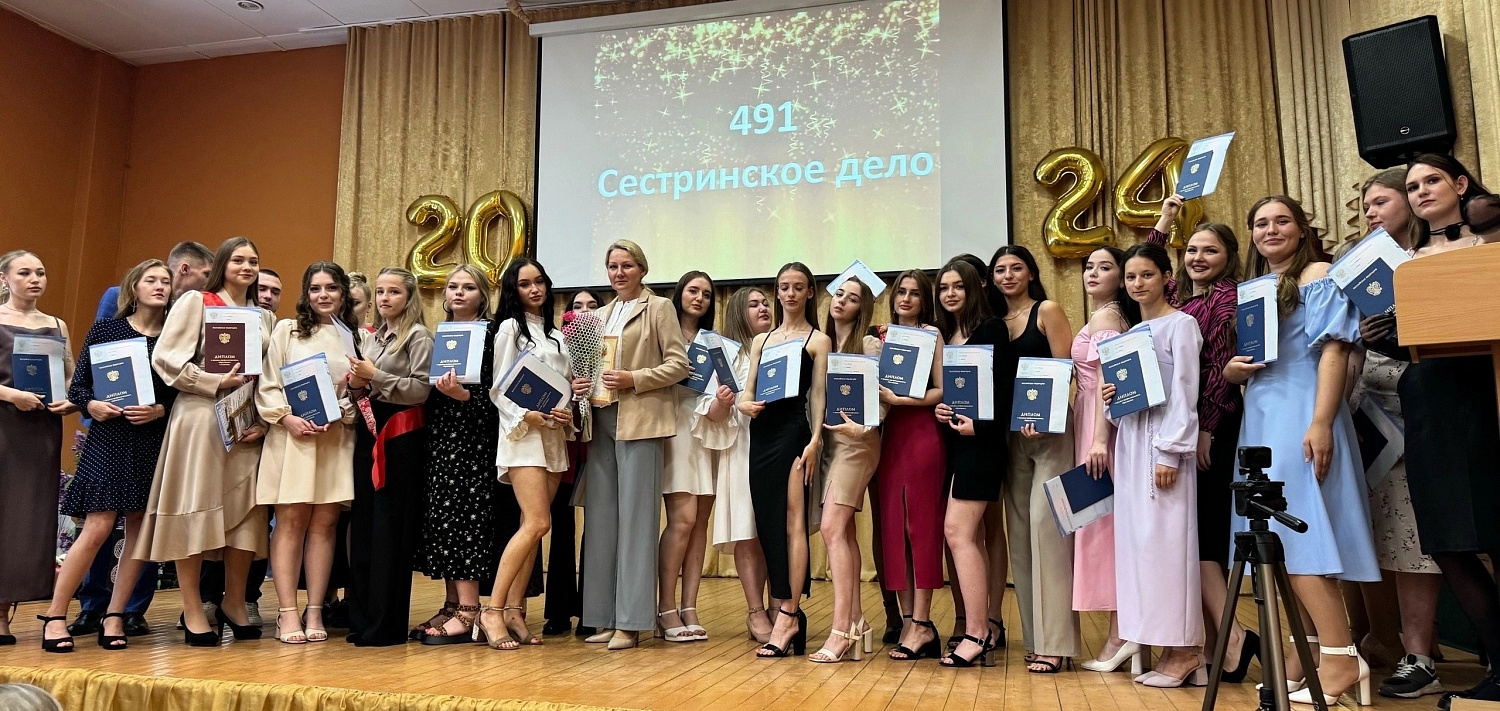 28 июня и 1 июля в Курганском базовом медицинском колледже состоялись торжественные мероприятия «Выпуск 2024»