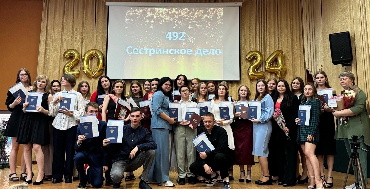 28 июня и 1 июля в Курганском базовом медицинском колледже состоялись торжественные мероприятия «Выпуск 2024»