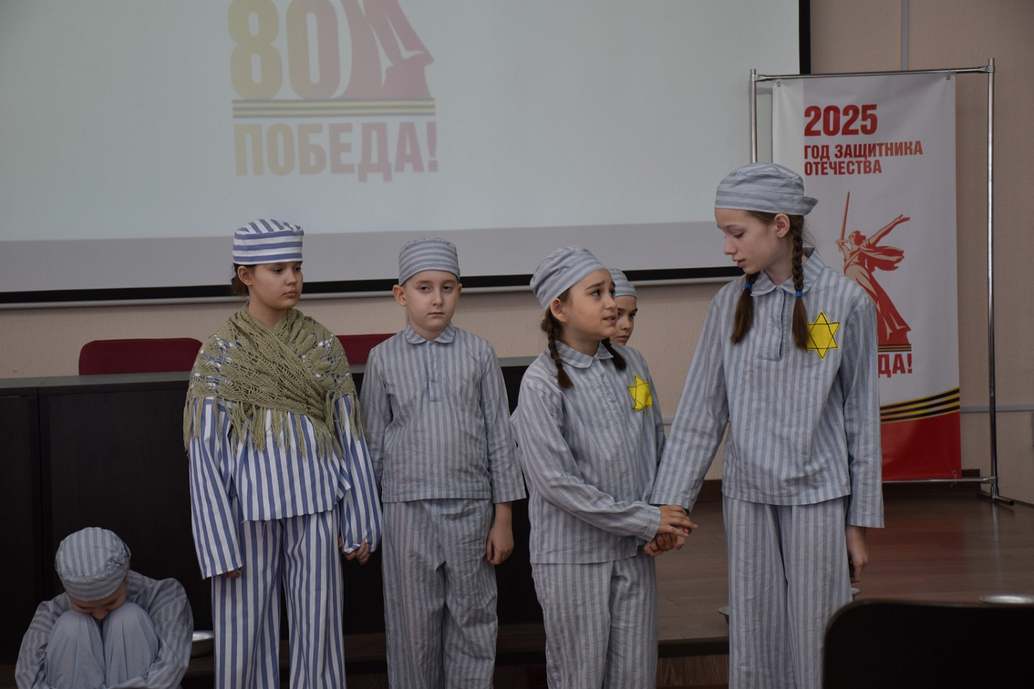 Сегодня, 7 мая в преддверии празднования юбилея Великой Победы в Курганской областной клинической больнице прошел торжественный концерт, посвященный знаменательной дате — 80-летию окончания Великой Отечественной войны