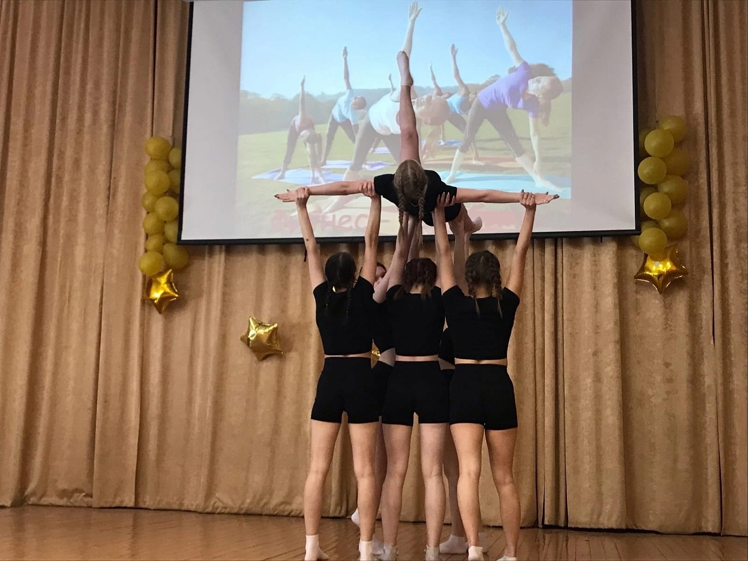 Сегодня, 5 марта, в Курганском базовом медицинском колледже состоялись соревнования по фитнес - аэробике среди студентов учебных групп колледжа, посвященных Международному женскому дню 8-е марта