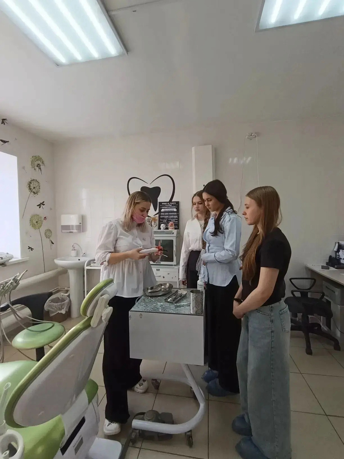 В рамках профориентационной работы в Межрайонной больнице №1 г.Макушино проведен «День открытых дверей» для учащихся 10-11 классов.