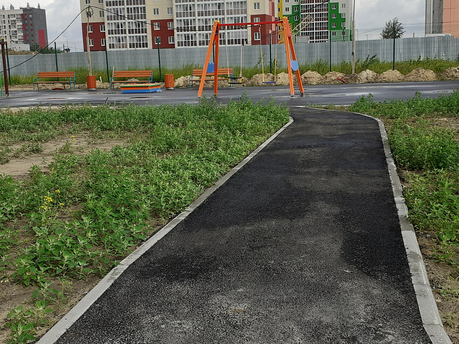 Продолжается строительство нового здания детской поликлиники в 7 микрорайоне Заозерного жилого массива