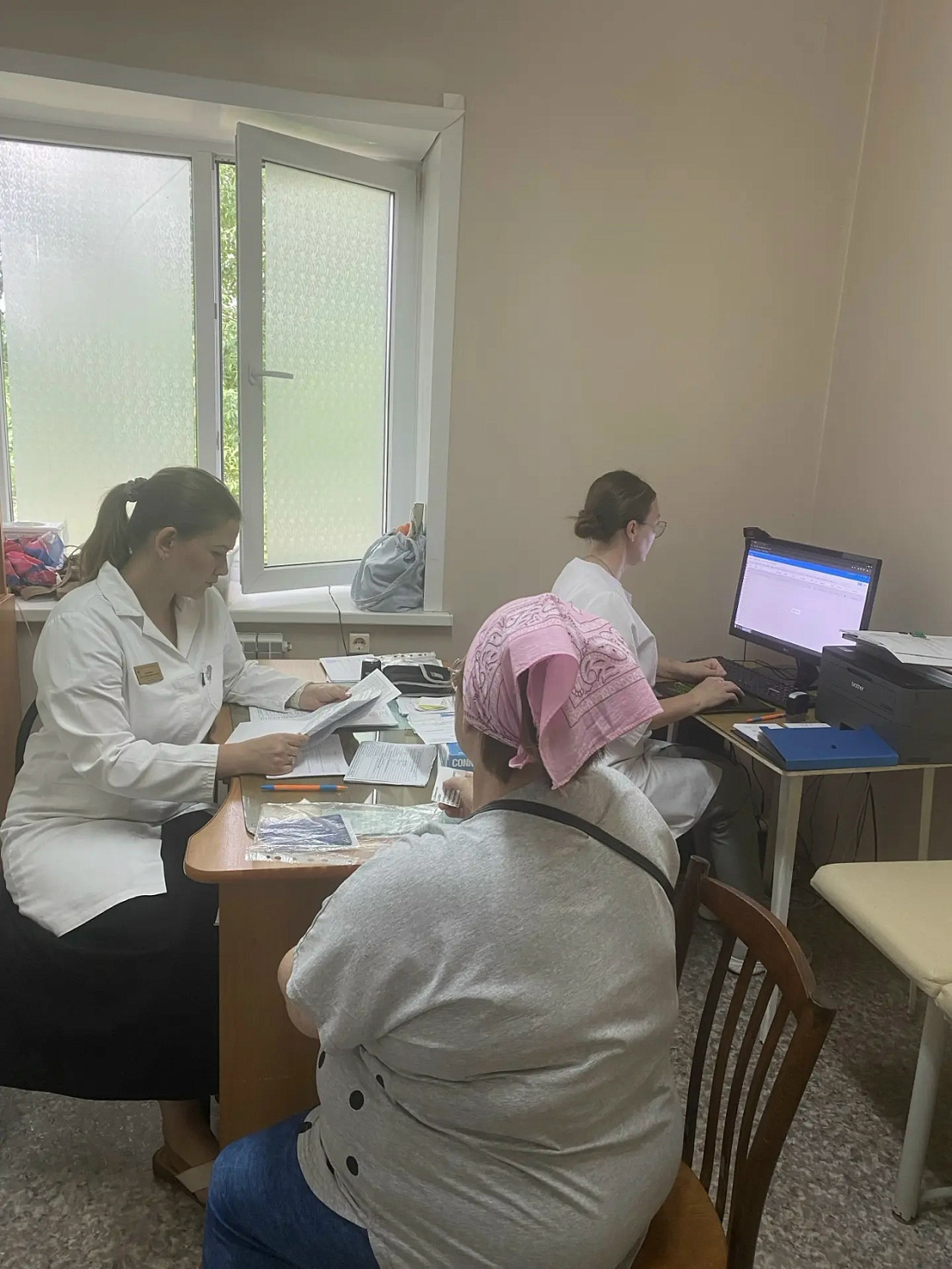 В селе Верхнесурское Варгашинского округа медицинская бригада Курганской областной больницы № 2 провела выездную акцию «Поезд здоровья» совместно с врачами Курганской поликлиники № 2