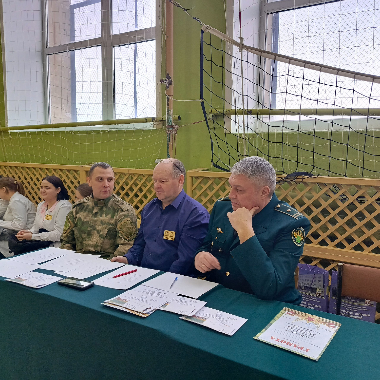 21 февраля 2024 года в спортивном зале Курганского базового медицинского колледжа, в рамках месячника оборонно-массовой и спортивной работы, прошел традиционный Региональный конкурс военно – спортивной подготовки «Рыцарский турнир»