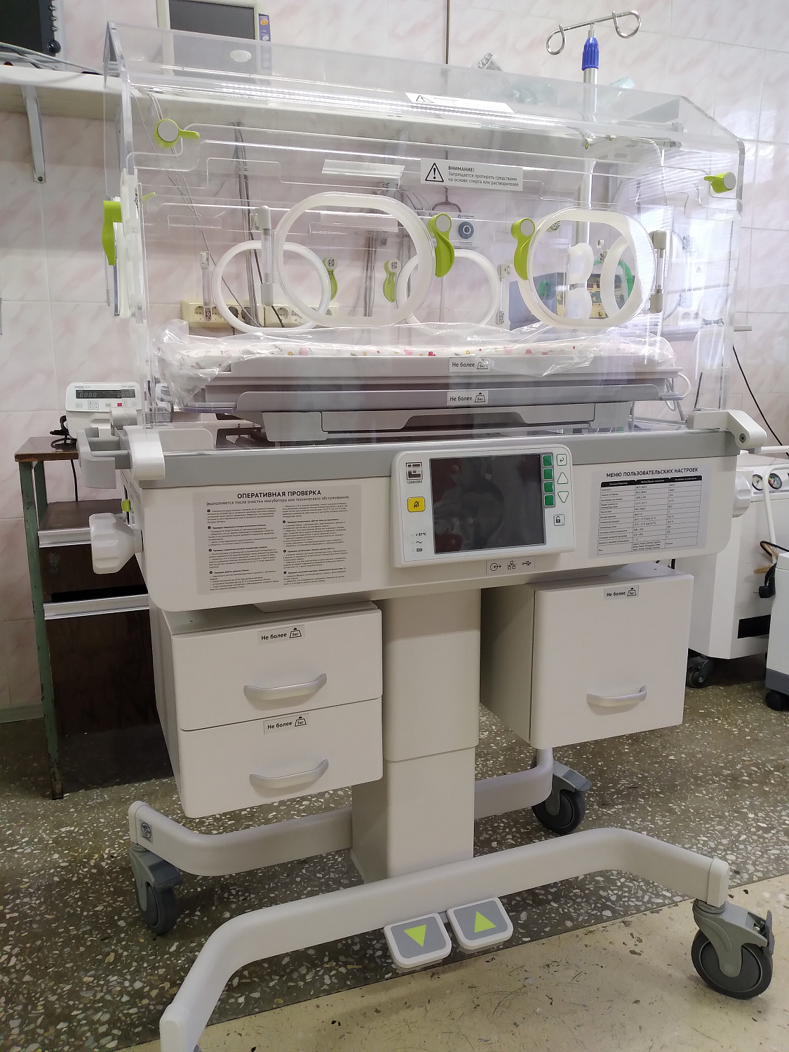 В Курганской областной детской клинической больнице имени Красного Креста новое оборудование: видеоэндоскопическая система и инкубатор для интенсивной терапии новорожденных
