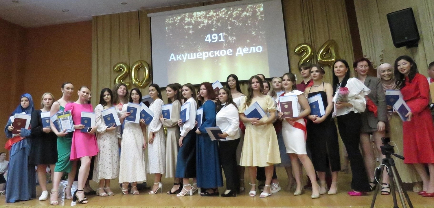 28 июня и 1 июля в Курганском базовом медицинском колледже состоялись торжественные мероприятия «Выпуск 2024»