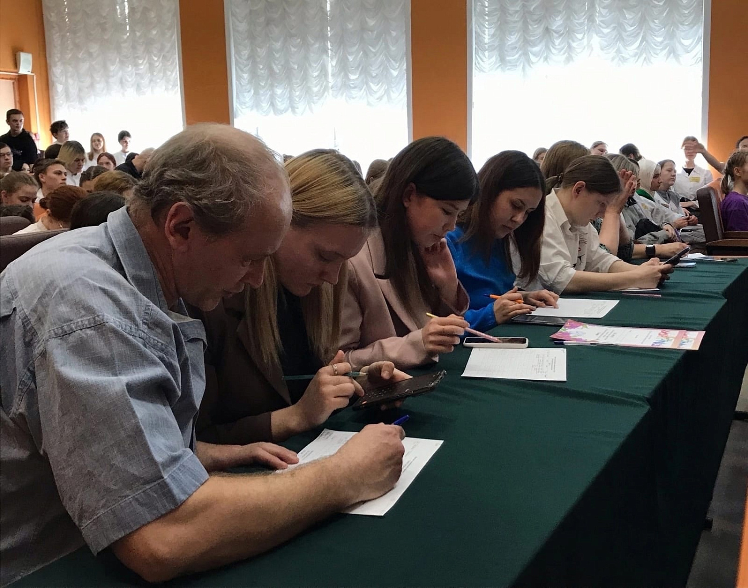 Сегодня, 5 марта, в Курганском базовом медицинском колледже состоялись соревнования по фитнес - аэробике среди студентов учебных групп колледжа, посвященных Международному женскому дню 8-е марта