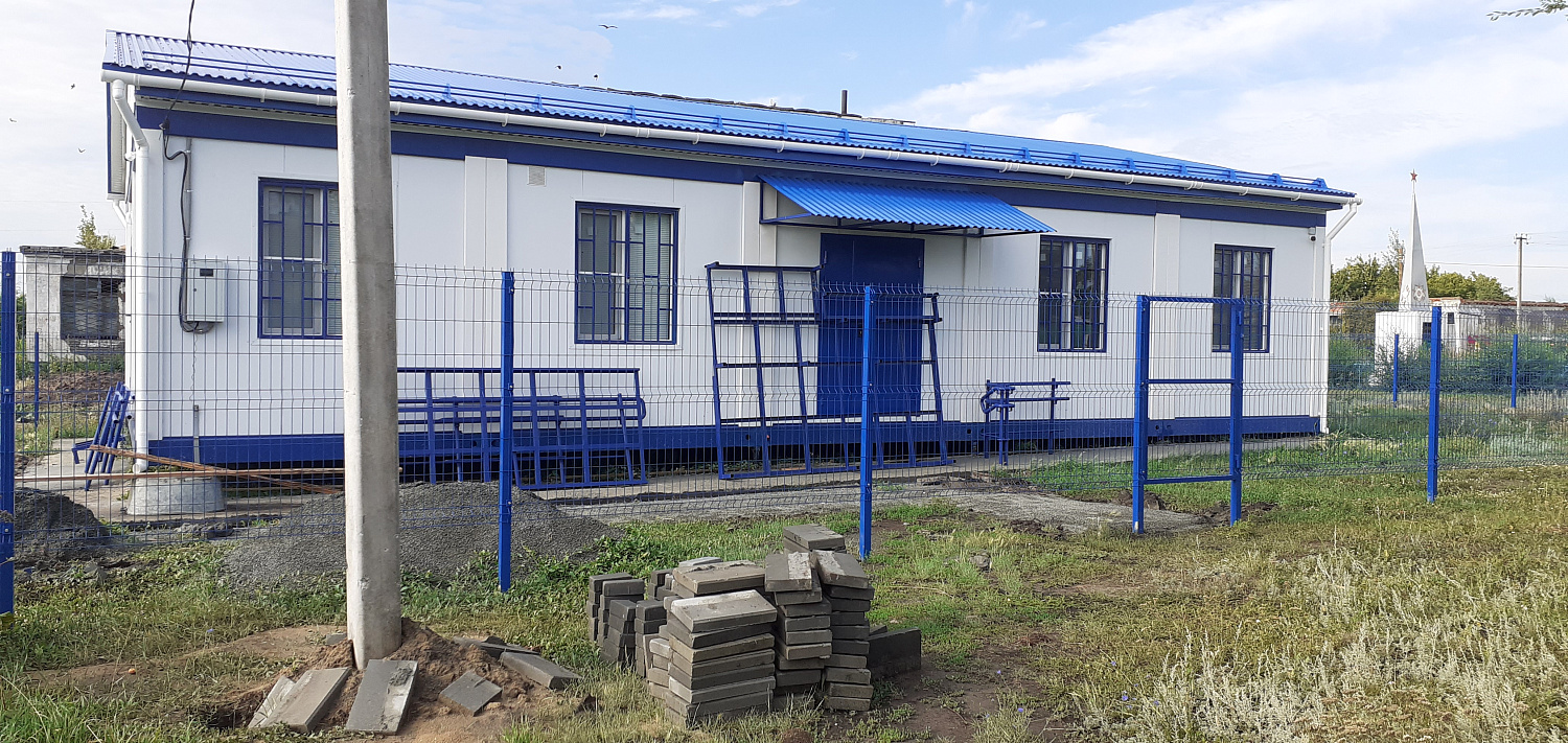 Работы по установке врачебной амбулатории в селе Камаган Куртамышского муниципального округа близятся к завершению