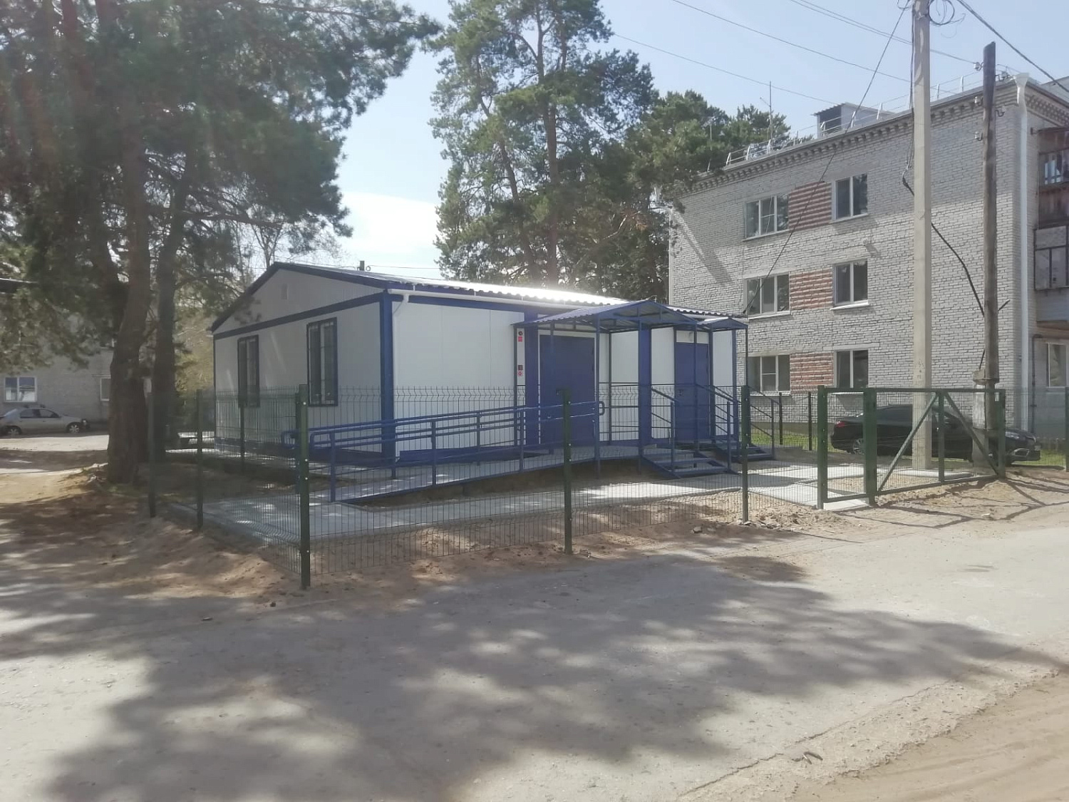 В селах Искра и Озерное Звериноголовского муниципального округа  установили новые модульные фельдшерско- акушерские пункты