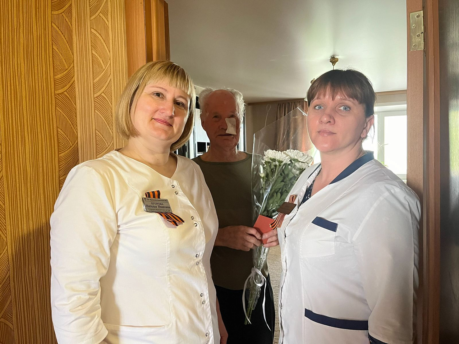 Сотрудники ГБУ «Курганская поликлиника №2» навестили ветеранов Великой Отечественной Войны
