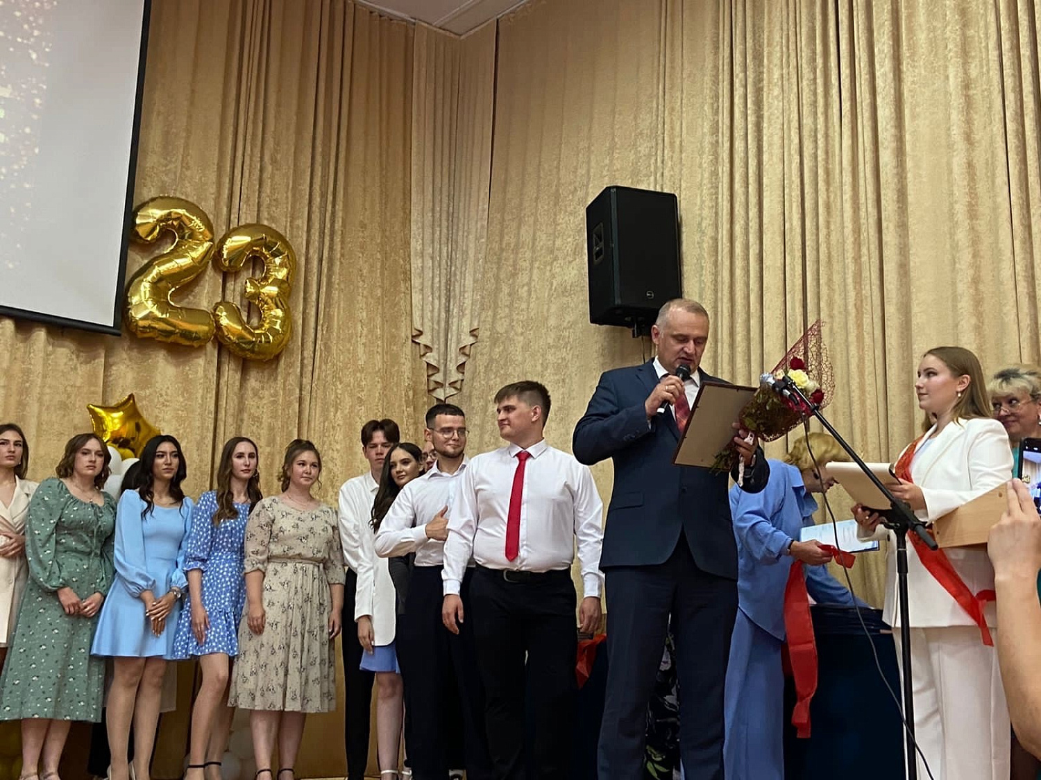 Сегодня, 27 июня, выпускникам Курганского базового медицинского колледжа торжественно вручили дипломы