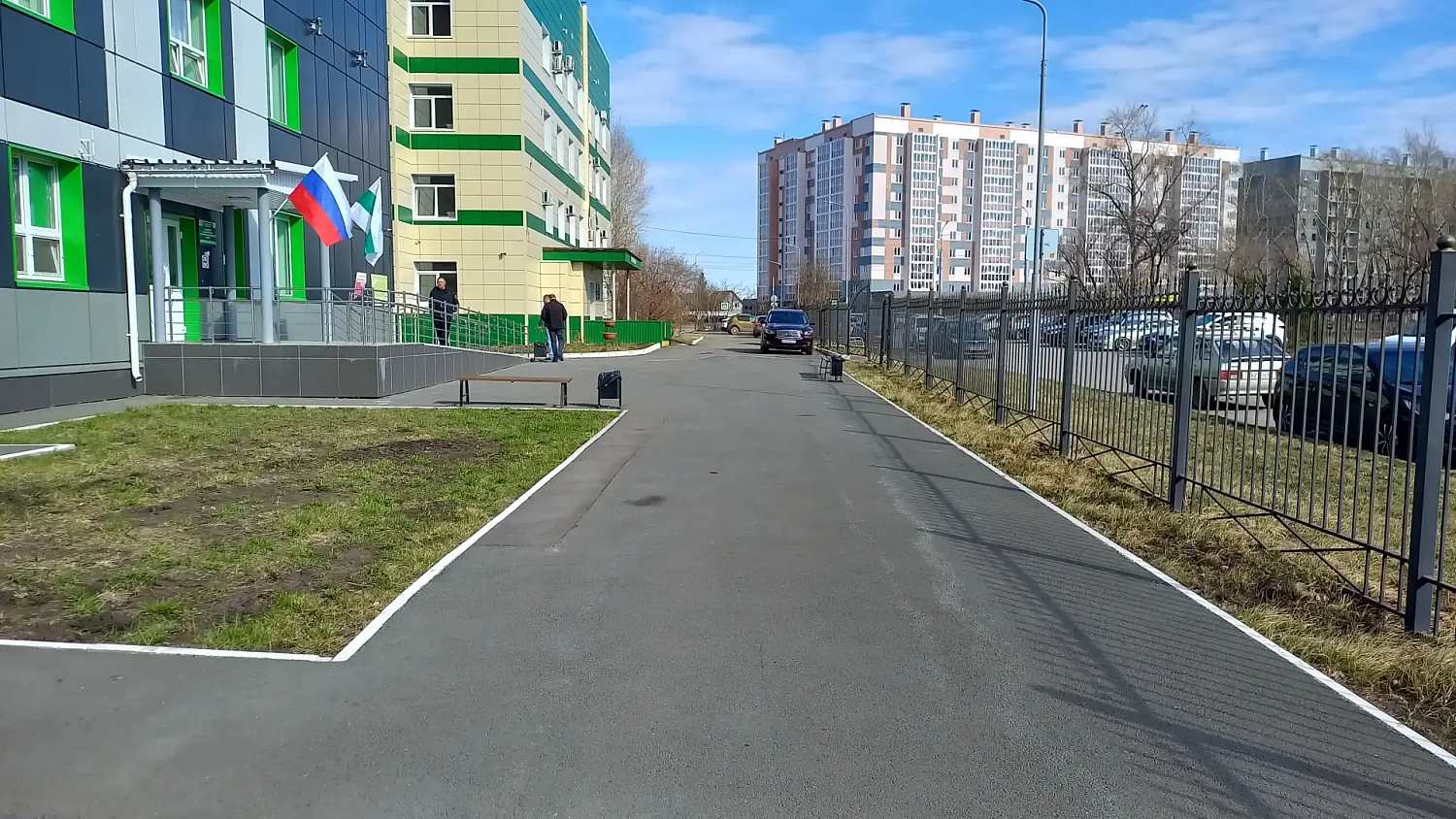 Коллективы медицинских организаций дружно и плодотворно продолжают уборку в рамках субботника.