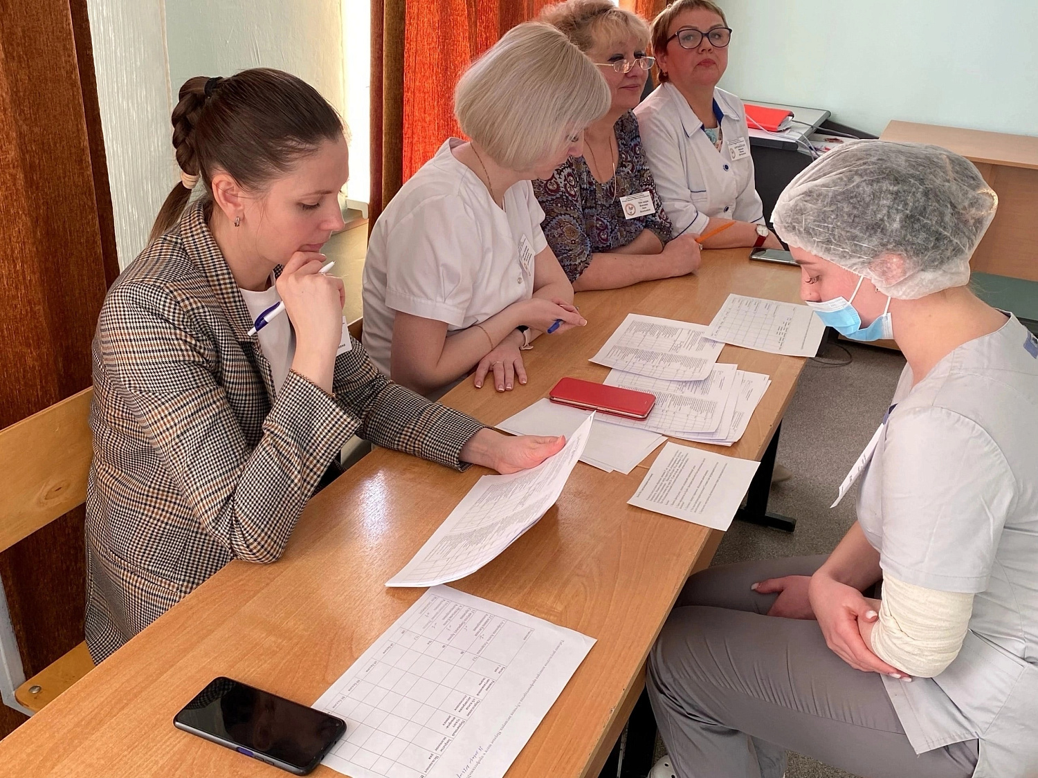 В Курганском базовом медицинском колледже прошёл традиционный конкурс профессионального мастерства по специальности "Акушерское дело". "Лучшая акушерка. Первые шаги в профессию"