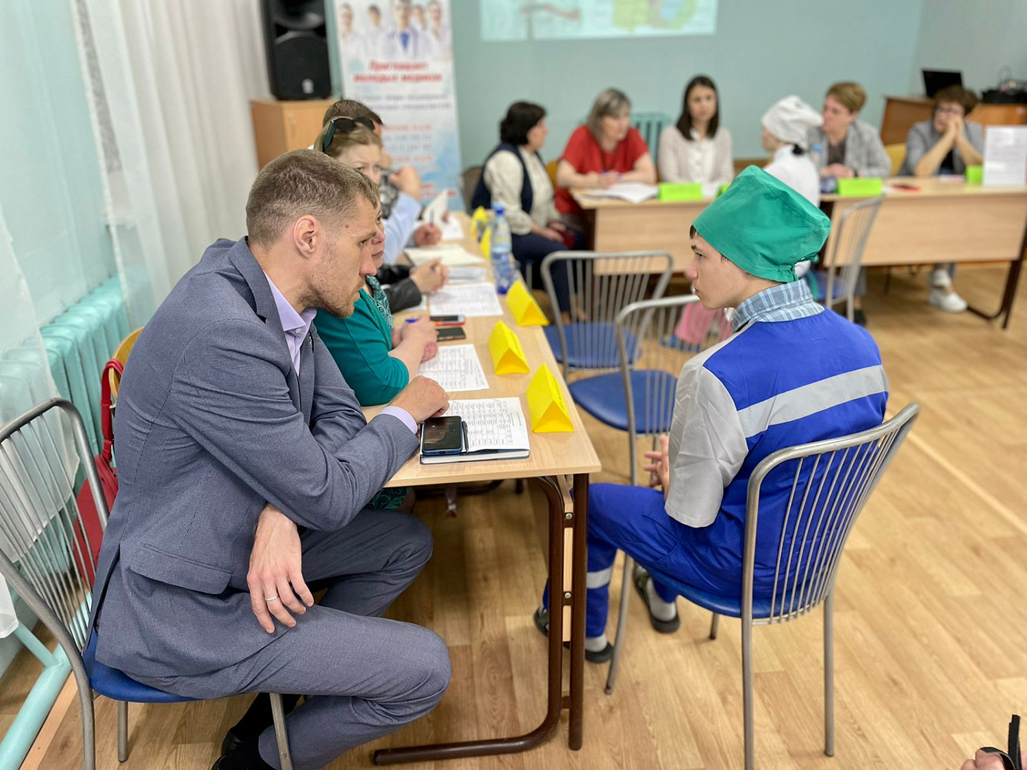 Сегодня состоялось предварительное распределение выпускников в Макушинском филиале Курганского базового медицинского колледжа.