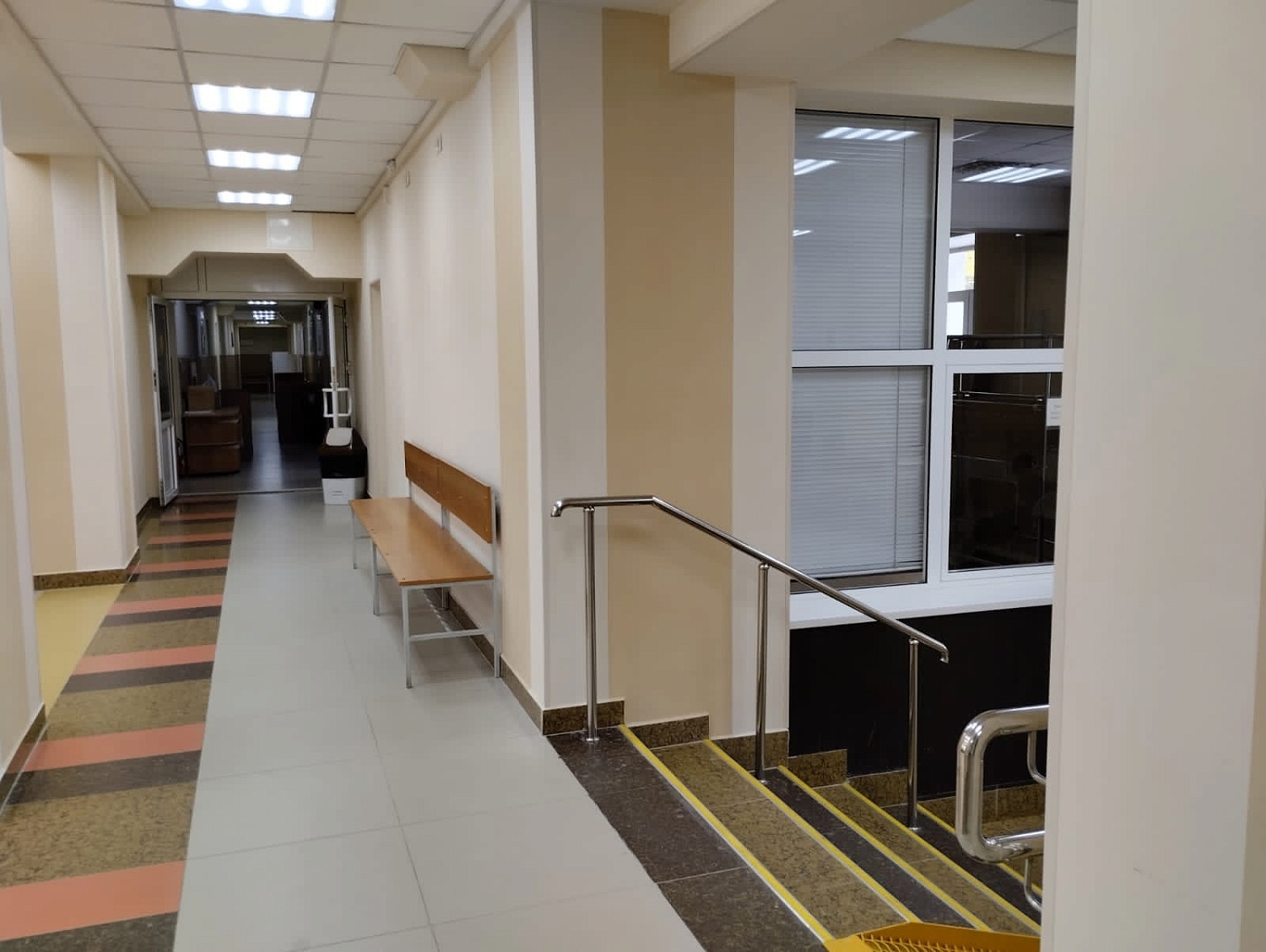 В Курганской детской поликлинике завершился ремонт регистратуры